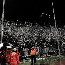 Paok fc, commonly known as paok thessaloniki or simply paok, is a greek professional football club based in thessaloniki, macedonia. Spielabbruch Bei Paok Saloniki Gegen Aek Athen Prasident Sturmt Mit Waffe Den Platz Fussball