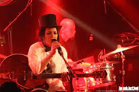 Offset the rich vibrancy of this hue with turquoise and deep blues, and you've got yourself a winner. Review Sophie Zelmani Seifenblasen Pop Warmt Das Herz 30 10 2017 Zurich Be Subjective