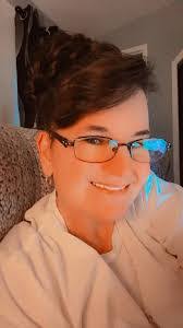 Linda Waddy's Instagram, Twitter & Facebook