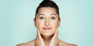 Estas son una de las más comunes, esto generalmente ocurre por el exceso de producción de melanina que es él se encarga de darle color a la pigmentación de la piel. Mitos Y Verdades A La Hora De Eliminar Las Manchas De La Piel