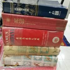 Para pemirsa dapat menggunakannya secara gratis untuk berlatih meningkatkan kemampuan berbahasa inggris anda. Bm Malay Bahasa Melayu Dictionary Kamus Books Stationery Books On Carousell
