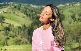 A decrease in the activity of both content creators and their fans. Foto AÈ™a ArÄƒta Andreea Raicu Pe Vremea In Care Lucra La Pro Tv