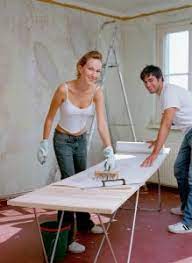 Pense au cuteur pour les interrupteurs etc. Poser Du Papier Peint Le Roi De La Bricole