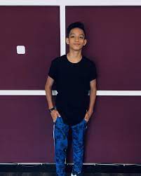 Gambar dirilis bebas dari hak cipta di bawah creative commons cc0. Gambar Mungkin Berisi 1 Orang Berdiri Dan Dalam Ruangan Orang Fotografi Pria