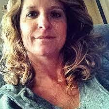 Carolyn Hanneman's Instagram, Twitter & Facebook