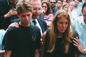Suzane louise vin richthofen is a brazilian convicted murderer who murdered both of her parents on october 31, 2002 with the help of her boyfriend and his brother. Irmao De Suzane Von Richthofen E Internado Apos Surto Veja