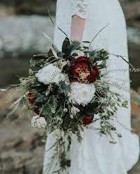 In Order To Stand Out Above All The Black Images We Published A Photo In White Black Friday S Wedding Bouquets Bride Fall Wedding Bouquets Wedding Bouquets