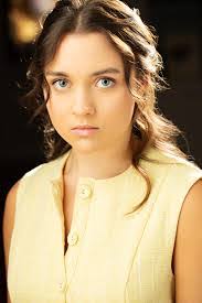 Sarah Ault's Instagram, Twitter & Facebook