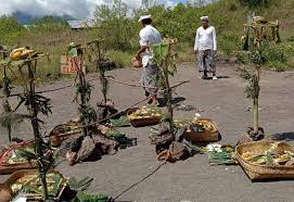 Maybe you would like to learn more about one of these? Krama Adat Batur Gelar Pacaruan Di Puncak Gunung Batur