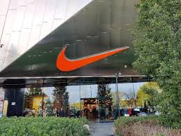 A full lace up fastening and. Nike Factory Store Gennevilliers Magasin De Sport Adresse Avis