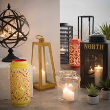 Samara Metal Lantern In Red H 41cm Lanternes En Metal Lanterne Deco Interieure