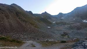 Ein überwältigender blick auf die mächtigen gletscher der. Alpenuberquerung E5 Etappe 5 Zur Martin Busch Hutte Wandererde