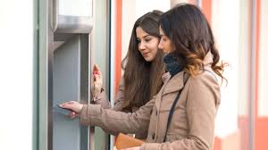 So berechnet etwa die berkheimer bank sowohl für dispo als auch überziehung 10,46 % zinsen. Zins Versprechen Dispo Abzocke Konto Gebuhren So Verarschen Uns Die Banken Wirtschaft Bild De