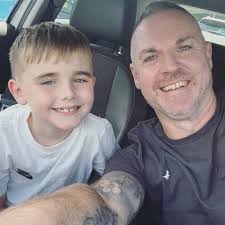 Looking for a decorator please painting 3 walls and wall paper 1 wall