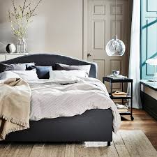 hauga bettgestell gepolstert vissle grau 180x200 cm ikea osterreich in 2021 upholstered beds upholstered bed frame bed frame
