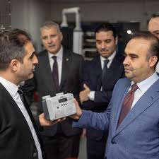 Eğitimini evde sürdüren omurga hastası Rabia, öğretmen olma hayaliyle  çalışıyor