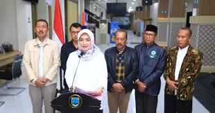 Virus corona belum diketahui bisa melakukan itu. Antisipasi Wabah Virus Corona Covid 19 Bupati Tantri Sampaikan Pres Release Portal Kabupaten Probolinggo