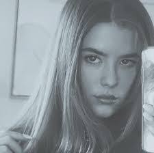 Hannah Macaulay's Instagram, Twitter & Facebook