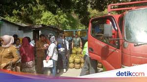 Bila info pekerjaan wilayah parepare ini sobat rasa bermanfaat mohon kiranya untuk. Jelang Idul Adha Pertamina Operasi Pasar Elpiji 3 Kg Di Parepare