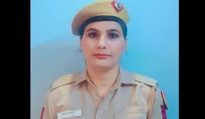 The official notification for the recruitment of delhi police constable has been released by the deputy commissioner of delhi police on 1st. In A First For Delhi Police Woman Head Constable Promoted For Tracing 76 Missing Children The Week