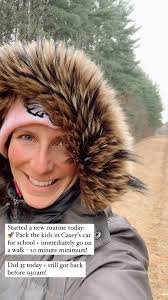 Apparently walking like it's my side hustle and turning into a veggie queen  actually works 👀😂 5lbs down and feeling GOOD. Let's keep it moving 👟