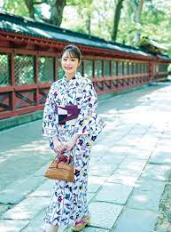 宇垣美里の浴衣デートコーデ はんなり美人なレトロor柄清楚なお嬢さん風の淡色 どちらで攻める with online 講談社公式 恋も仕事もわたしらしく 浴衣 ファッションアイデア 宇垣美里