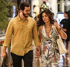 Túlio gadêlha compartilhou fotos ao lado de fátima bernardes e contou que está com pneumonia. Fatima Bernardes Aposta Em Look Decotado E Floral Em Passeio Com O Namorado Tulio Gadelha Fotos Purepeople