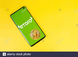 Based in the us, the broker is home to over 35 million users across more than 100 nations. Smartphone With Etoro Logo With Bitcoin Coin On Yellow Background Trading Platform Investing In Stocks And Cryptocurrencies Stock Photo Alamy