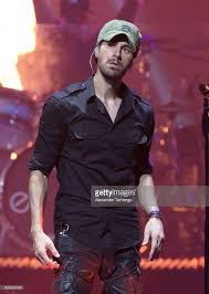 Enrique Iglesias Performs On Stage At The Americanairlines Arena On June 23 2017 In Miami Florida Enrique Iglesias Photography Poses For Men Poses For Men