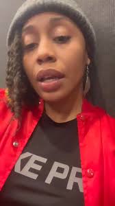 Dashing through your feed with a little merriment and cheer courtesy of  this throwback to Yolanda Adams live