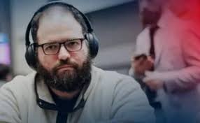 Gabriel Medeiros lidera brasileiros ao Dia 3 do ME do EPT Barcelona