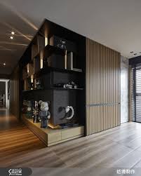 53 坪的住宅空間 設計師給予公領域開放規劃 透過線條的沉穩律動闡述視覺層次 並加入石 木 鍍鈦等材質潤色空間 搭配光影效果 傳遞空間多變的生活面向 快跟著小編一起走進來看看吧 interer modern sovremennye interery sovremennye doma