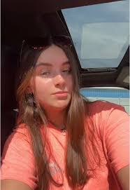 Leah Donahue's Instagram, Twitter & Facebook