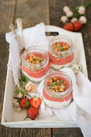 Rezept Erdbeer Topfen Trifle Im Glas Mit Backerbsenstreusel Rezept Rezepte Trifle Lebensmittel Essen