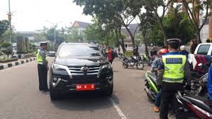 Pejabat daerah dan tanah (industrial training). Mobil Dinas Plat Merah Asal Sumbar Terjaring Razia Di Pekanbaru