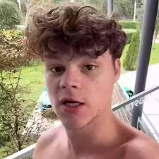 Streamer who crashed $200,000 McLaren