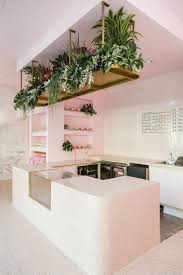 Tendance Design Interieur Maison Le Point Pour La Saison Printemps Ete Cafe Interior Design Modern Cafe Pink Cafe