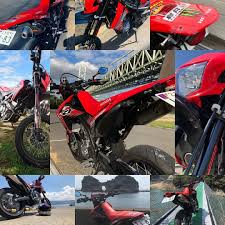 画像に含まれている可能性があるもの 1人 バイク moped vehicles motorcycle