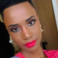 Zozibini tunzi, representante de sudáfrica coronada el pasado domingo como miss universo 2019, se mostró en redes sociales al natural. Asi Luce Zozibini Tunzi La Miss Universo Sin Maquillaje