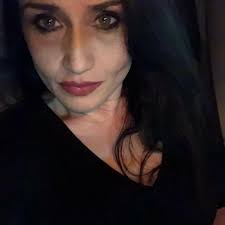 Marisa Roe's Instagram, Twitter & Facebook