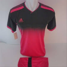 Desain baju futsal warna pink putih tampil lebih trendy. Desain Jersey Futsal Warna Pink Custom