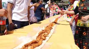 Masa azul y guisados: Cuernavaca busca superar su marca con el taco acorazado monumental