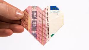 Ein geldschein bietet ganz viel kreativen spielraum, wie geld gefaltet werden kann. Geld Falten Herz Geldgeschenke Zur Hochzeit Basteln Youtube