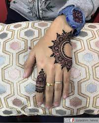 I didn't climb all the way to the top like my man did but what i did was get a henna tattoo and a soda. 1 160 Likes 1 Comments Henna Artis Kuala Lumpur Zurarahim Henna On Instagram Inai Raya Henna Paste Zura Henna Hand Tattoo Henna Designs Hand Henna