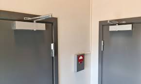 One end of a door closer is attached to the door frame and the other is attached to the door itself. 2 Ways To Adjust Door Closer