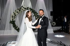 Peker i̇çişleri bakanı süleyman soylu ile i̇nternethaber yayın grubu yönetim kurulu başkanı hadi özışık'ın iddiaları reddetmeleri üzerine, twitter hesabından özışık ile yaptığı bir görüntülü görüşmenin kaydını yayınladı. Ozisik Ailesinin Mutlu Gunu Gundem Haberleri