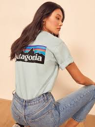 Shop reliable gear that is durable and sure to keep you secure when in the great outdoors whether you are. Patagonia P 6 Logo Responsibili Tee Patagonia Outfit Fashion Reformation Clothing