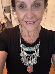 Does Ericka Berry Boutique have more jewelry pieces like the one shown?