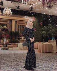 Mulai dari model outfit simple untuk kegiatan casual dengan tatanan make up no make up hingga sebuah outfit dengan kreasi yang sangat manis dengan make up bold. Outfit Baju Kondangan Berhijab Ala Selebgram 2018
