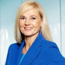 The pink blazer is off for a while….what a ride! It is with great  excitement that I am handing over my “baby” and chair role of The Gartner  EMEA Women in Tech